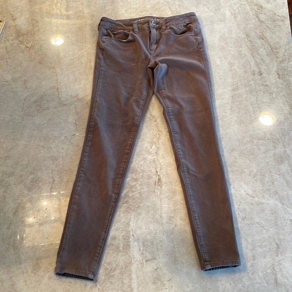 American Eagle Outfitters Denim - American Eagle Jean Denim Size 6 long Brown Taupe Color Stretch